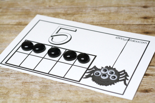 Spider Counting Mats. Free! Great for counting, number sense, addition, subtraction, and more! Just in time for Halloween!